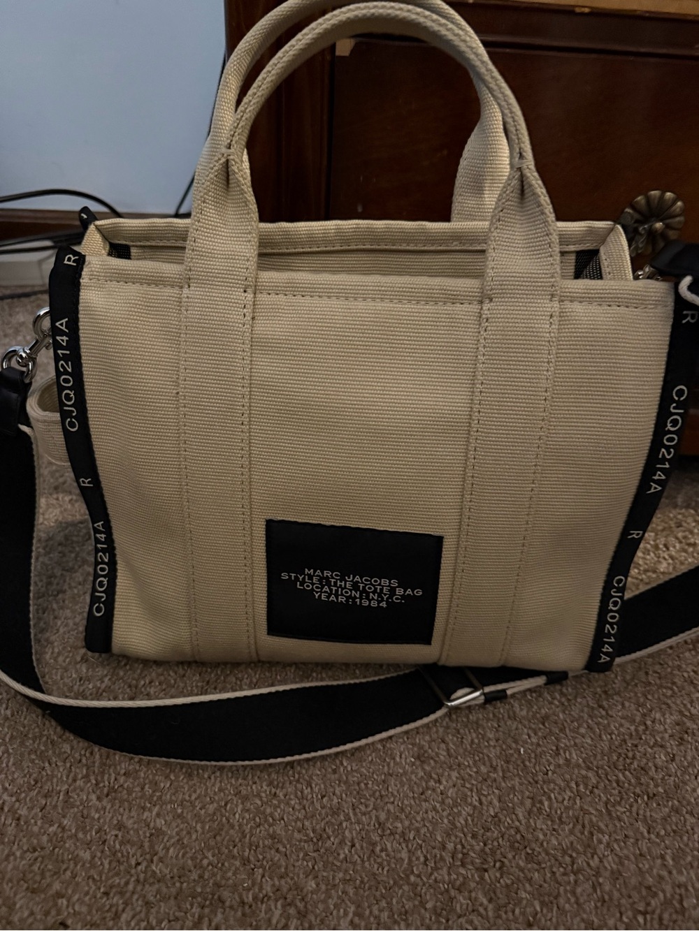 Marc Jacobs Canvas 'The Tote Bag' in Natural and Black - Picture 5 of 7
